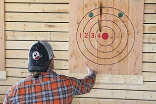 Axe-Throwing-Saint-Paul-Slider-8